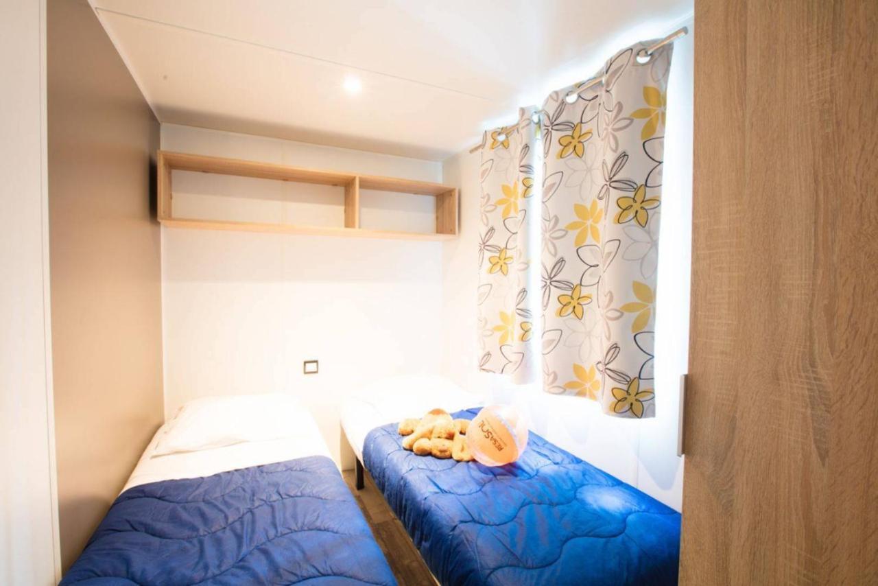 Riviera Azur Antibes Hotel ภายนอก รูปภาพ
